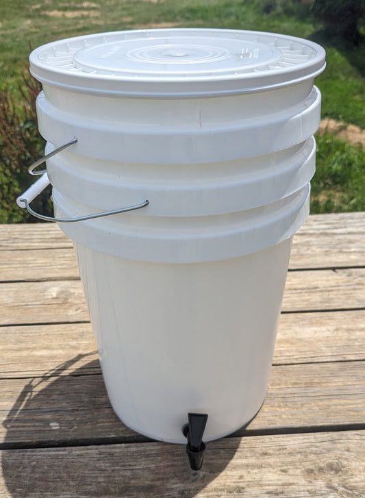 Worm Composting Bin – Red Wigglers or Nightcrawlers, 3-Bucket Design