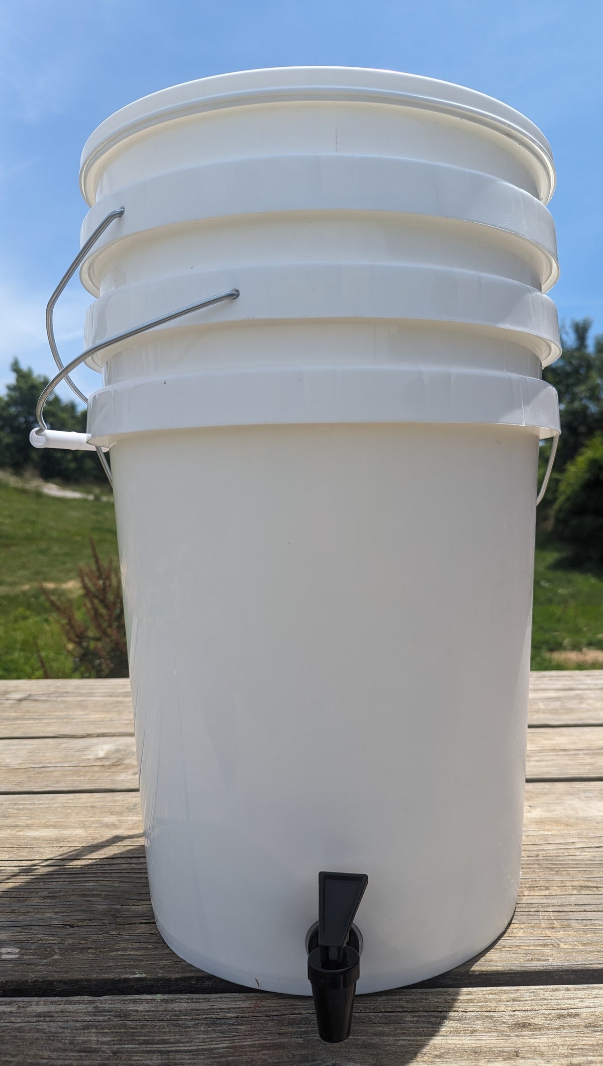 Worm Composting Bin – Red Wigglers or Nightcrawlers, 3-Bucket Design