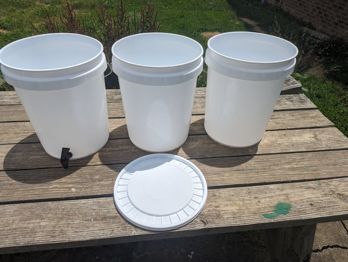 Worm Composting Bin – Red Wigglers or Nightcrawlers, 3-Bucket Design