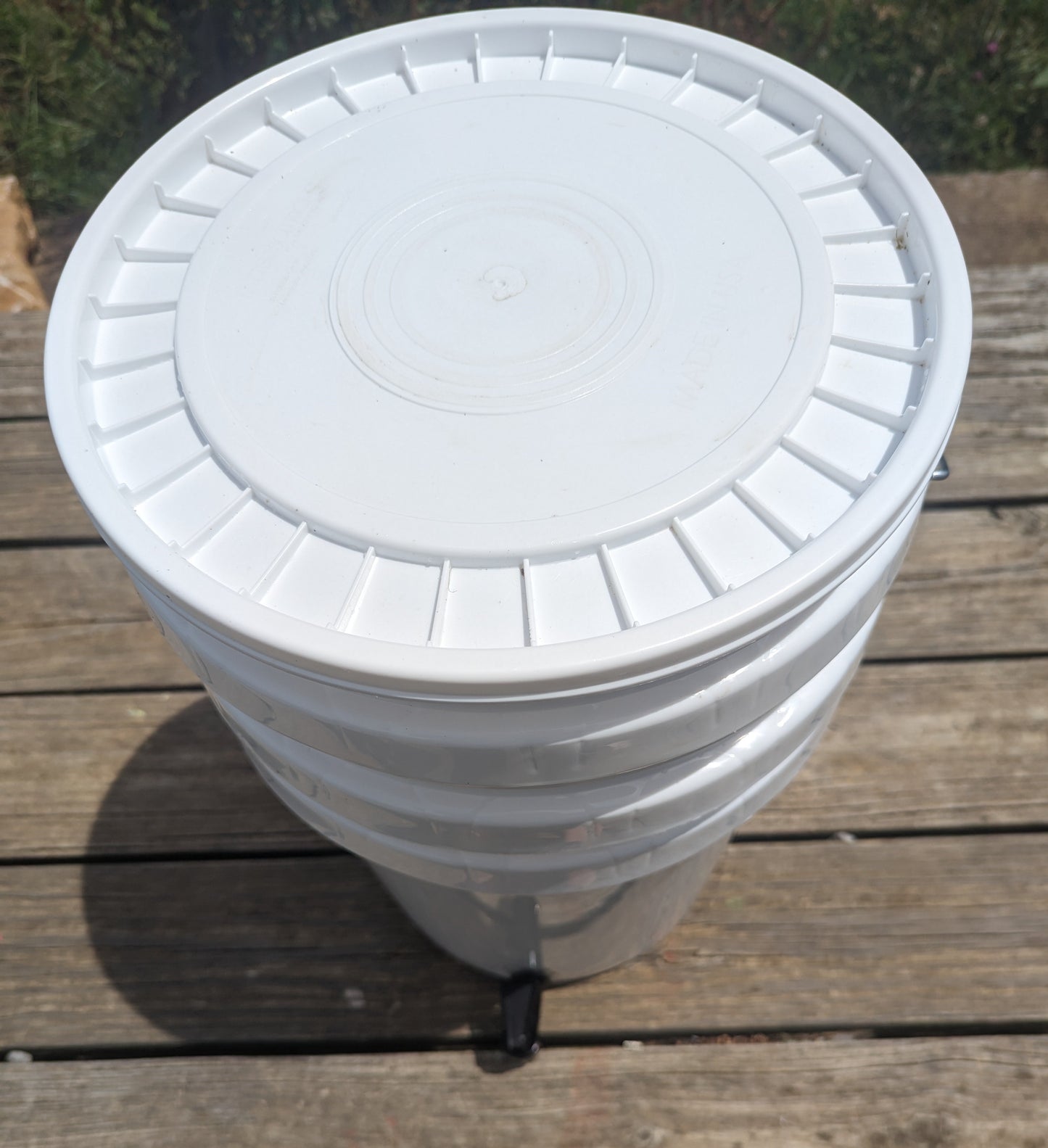 Worm Composting Bin – Red Wigglers or Nightcrawlers, 3-Bucket Design